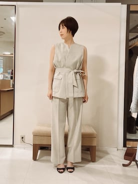 「UNTITLED（アンタイトル）の【古畑星夏さん着用/UV/接触冷感/遮熱/通気性】スラブキーネックジレ（ベスト、ベージュ系）」を使った、IWAMOさん（レディース）の春コーディネート