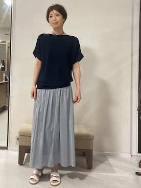 「UNTITLED（アンタイトル）の【古畑星夏さん着用/11色展開/体型カバー】前後2WAYフレンチスリーブニット（ニット/セーター、ブルー系）」を使った、IWAMOさん（レディース）の夏コーディネート