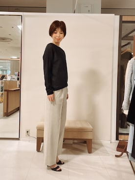 「UNTITLED（アンタイトル）の【古畑星夏さん着用/8色展開/程よい透け感】ドライタッチボートネックニット（ニット/セーター、ブルー系）」を使った、IWAMOさん（レディース）の春コーディネート
