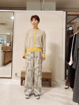 「UNTITLED（アンタイトル）のブロッキングプリントパンツ（その他パンツ、グレー系）」を使った、IWAMOさん（レディース）の春コーディネート