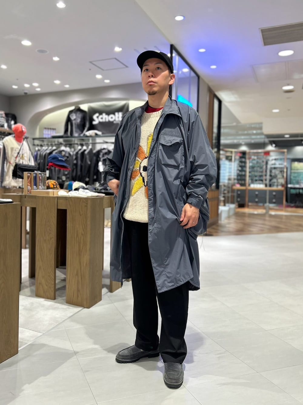 「BEAVER、BEAVER名古屋、MANASTASH、マナスタッシュ、CMF Outdoor Garment、ポンチョ、ポンチョコート、スプリングコート、マクマホンニッティングミルズ、macmahonknittingmills、POP TRADING COMPANY、ストリートコーデ、アウトドアスタイル、春アウター、今日のコーデ」｜「CMF OUTDOOR GARMENTのCMF OUTDOOR GARMENT/シーエムエフアウトドアガーメント　別注MILITARY RAINFALLS PONCHO（その他アウター、グレー系）」を使った、funatoさん（メンズ・166cm）の春コーディネートの1枚目の写真