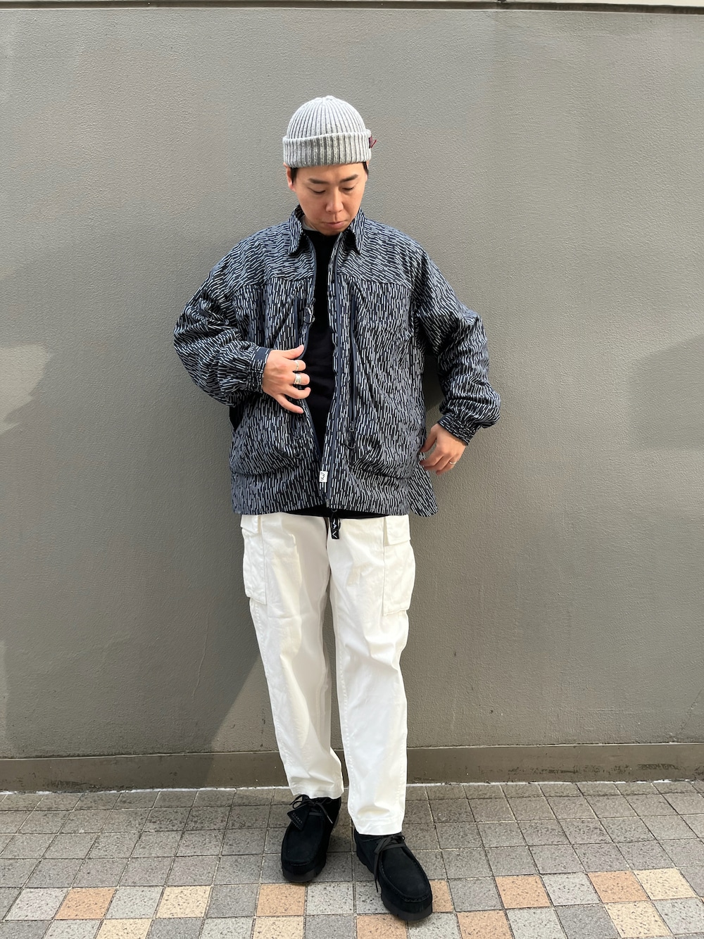 「BEAVER、BEAVER名古屋、CMF Outdoor Garment、MANASTASH、マナスタッシュ、clarks、ワイドパンツ、カーゴパンツ、ジャケット、春コーデ、アウトドアスタイル、アーバンアウトドア、大人カジュアル、今日のコーデ、カジュアルコーデ」｜「CMF OUTDOOR GARMENTのCMF OUTDOOR GARMENT/シーエムエフ アウトドアガーメント　COVERD SHIRTS カバードシャツ（その他アウター、ブルー系）」を使った、funatoさん（メンズ・166cm）の春コーディネートの1枚目の写真