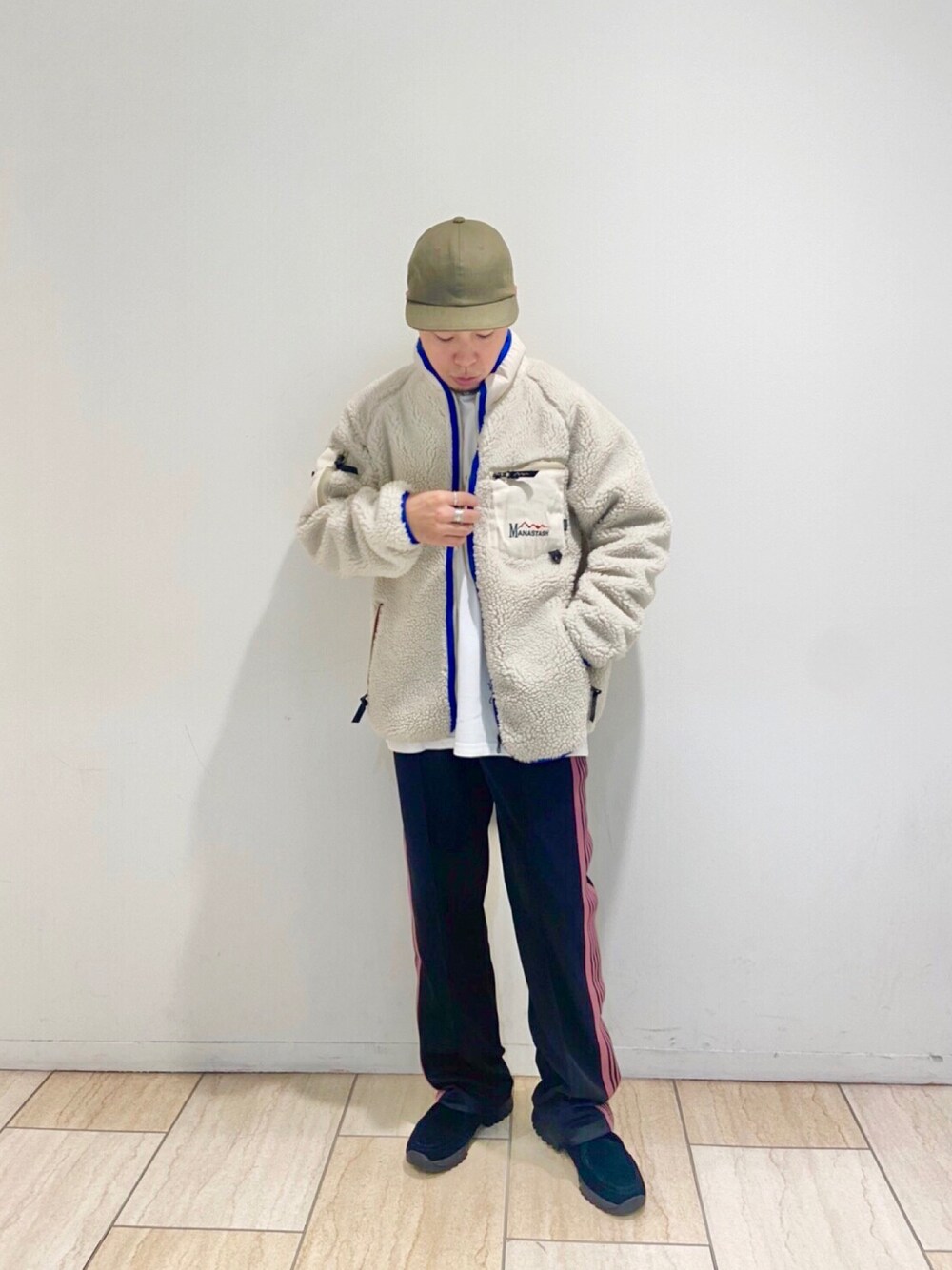 「BEAVER、BEAVER名古屋、MANASTASH、マナスタッシュ、フリース、NEEDLES、ニードルス、トラックパンツ、goodwear、シンプルコーデ、秋コーデ、カジュアルコーデ、シンプルスタイル、秋のコーデ、ペアルック」｜「MANASTASHのMANASTASH/マナスタッシュ　MT. GORILLA JKT '22　マウントゴリラジャケット22（ブルゾン、ベージュ系）」を使った、funatoさん（メンズ・166cm）の秋コーディネートの1枚目の写真