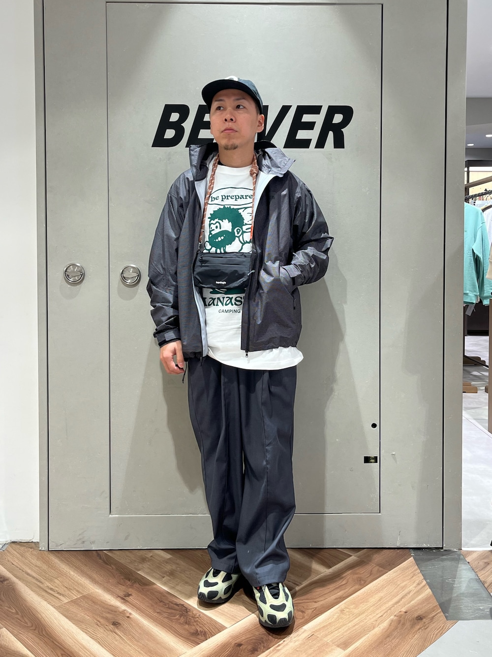 「beaver、BEAVER名古屋、THE NORTH FACE、ノースフェイス、ワイドパンツ、イージーパンツ、スラックス、スラックスパンツ、マウンテンパーカー、ナイロンジャケット、アウトドアスタイル、MANASTASH、ロンT、トポロジー、Topologie」｜「BEAVERのB omnivore/ビーオムニボー  TR 2TACK PANTS（その他パンツ、グレー系）」を使った、funatoさん（メンズ・166cm）の春コーディネートの1枚目の写真