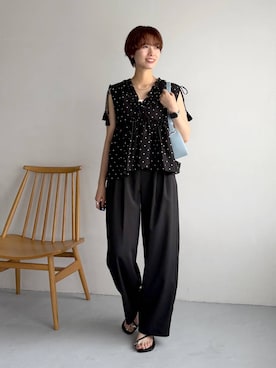 「mysty woman（ミスティウーマン）のドットギャザーVネックフリルノースリーブ　1054490（シャツ/ブラウス、ブラック系）」を使った、uemiさん（レディース・163cm）の夏コーディネート