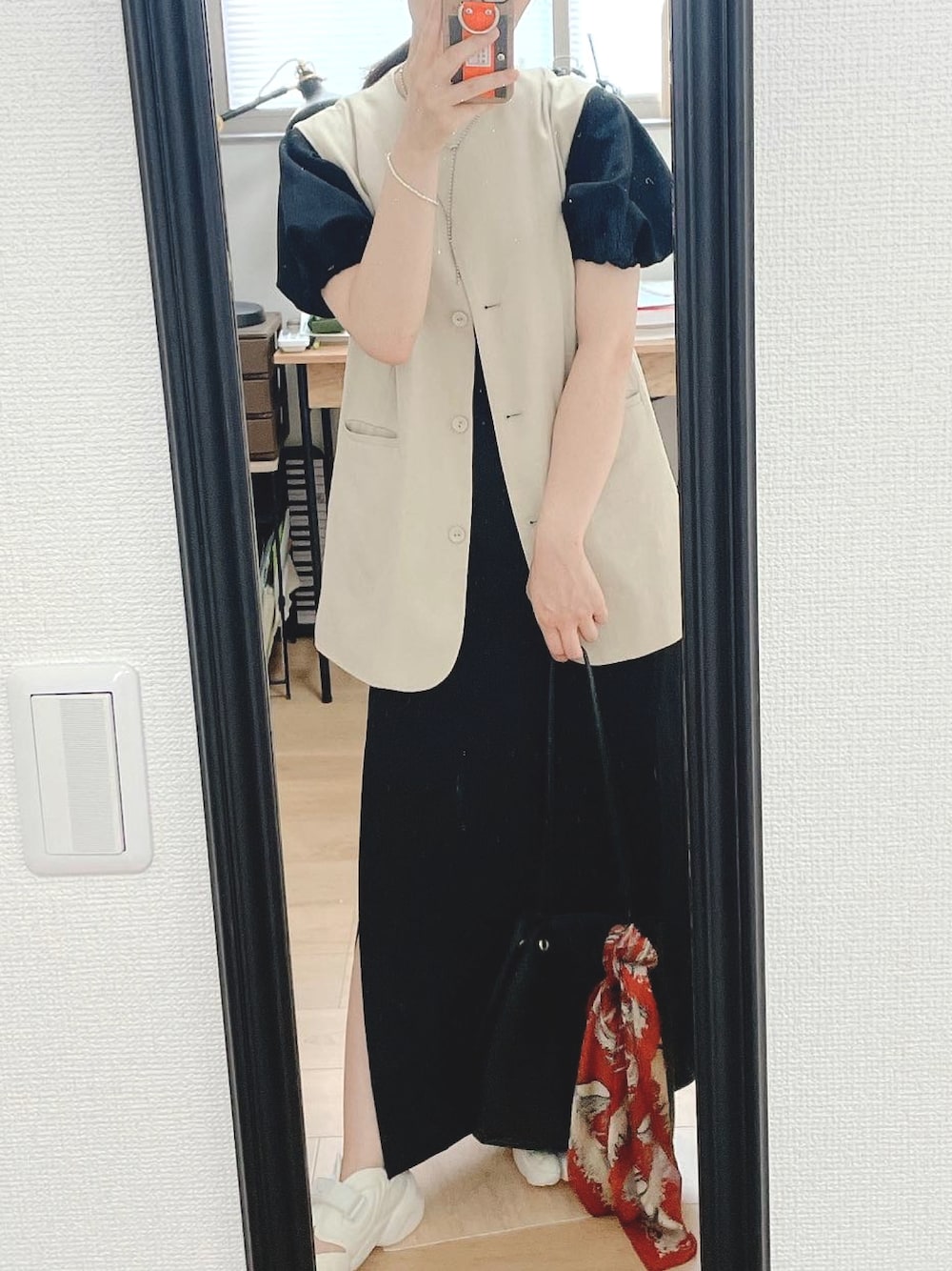 「大人カジュアル、秋コーデ、オトナ女子、大人かわいい、秋のトレンド2021、秋服準備はじめました、ベスト、スカーフ、スカーフアレンジ、パフスリーブ、louren、ジレ、instagram、instagramフォローお願いします、Instagramやってます」｜「Instagram遊びに来てね🌿のアイテム（その他、その他）」を使った、rieko✴︎さん（レディース・156cm）の秋コーディネートの1枚目の写真