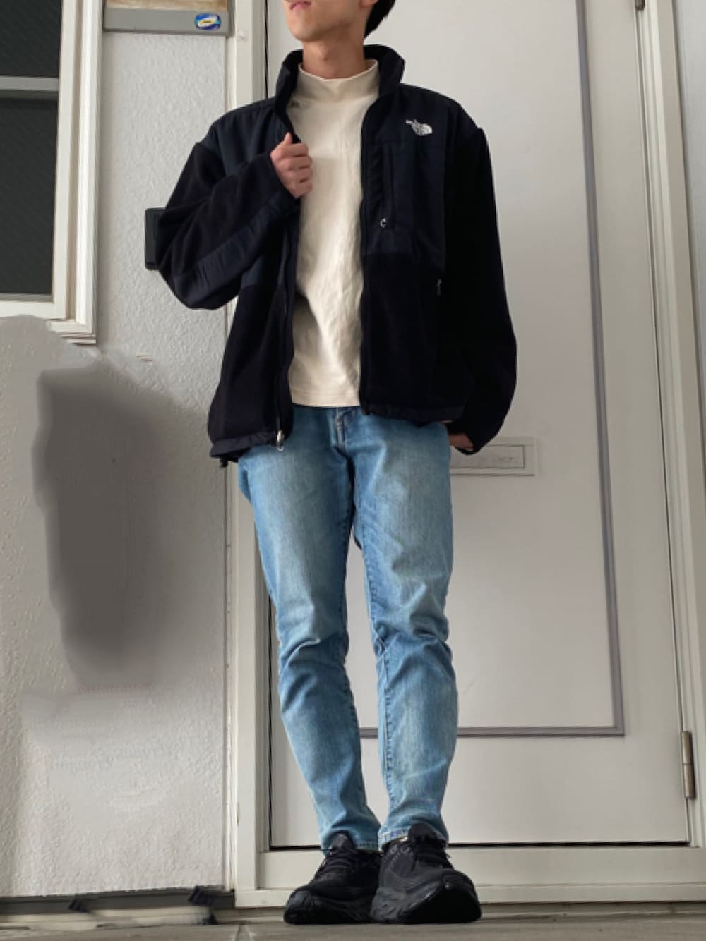 「私の推しブランド、THE NORTH FACE、UNIQLO、UNIQLO U、zozoデニム、HOKAONEONE、フリース、オトナカジュアル、デニム、デニムパンツ、ブラック、冬コーデ、レイヤードスタイル、モックネック、厚底シューズ」｜「THE NORTH FACEのアイテム（ジャケット/アウター、ブラック系）」を使った、kaasuke🐾さん（メンズ・180cm）の冬コーディネートの1枚目の写真
