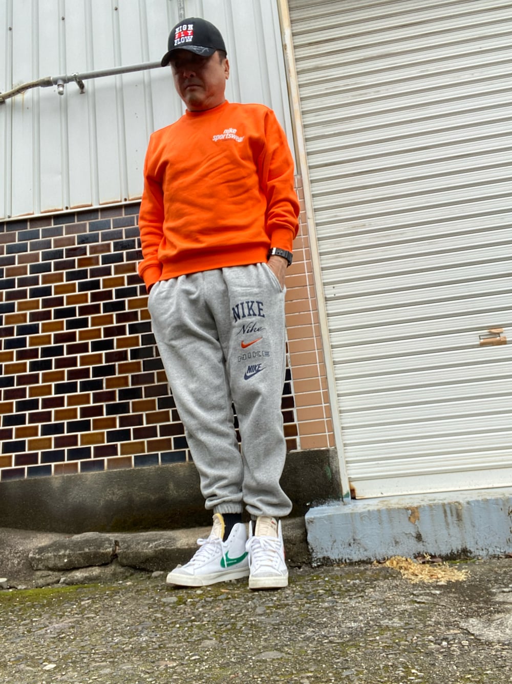 NIKEのスウェット（オレンジ系）を使った人気ファッション 