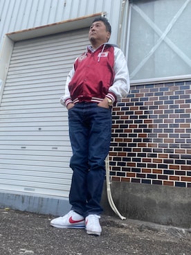 「アイテム（スカジャン、レッド系）」を使った、Shinji Tsuruさん（メンズ・173cm）の春コーディネート