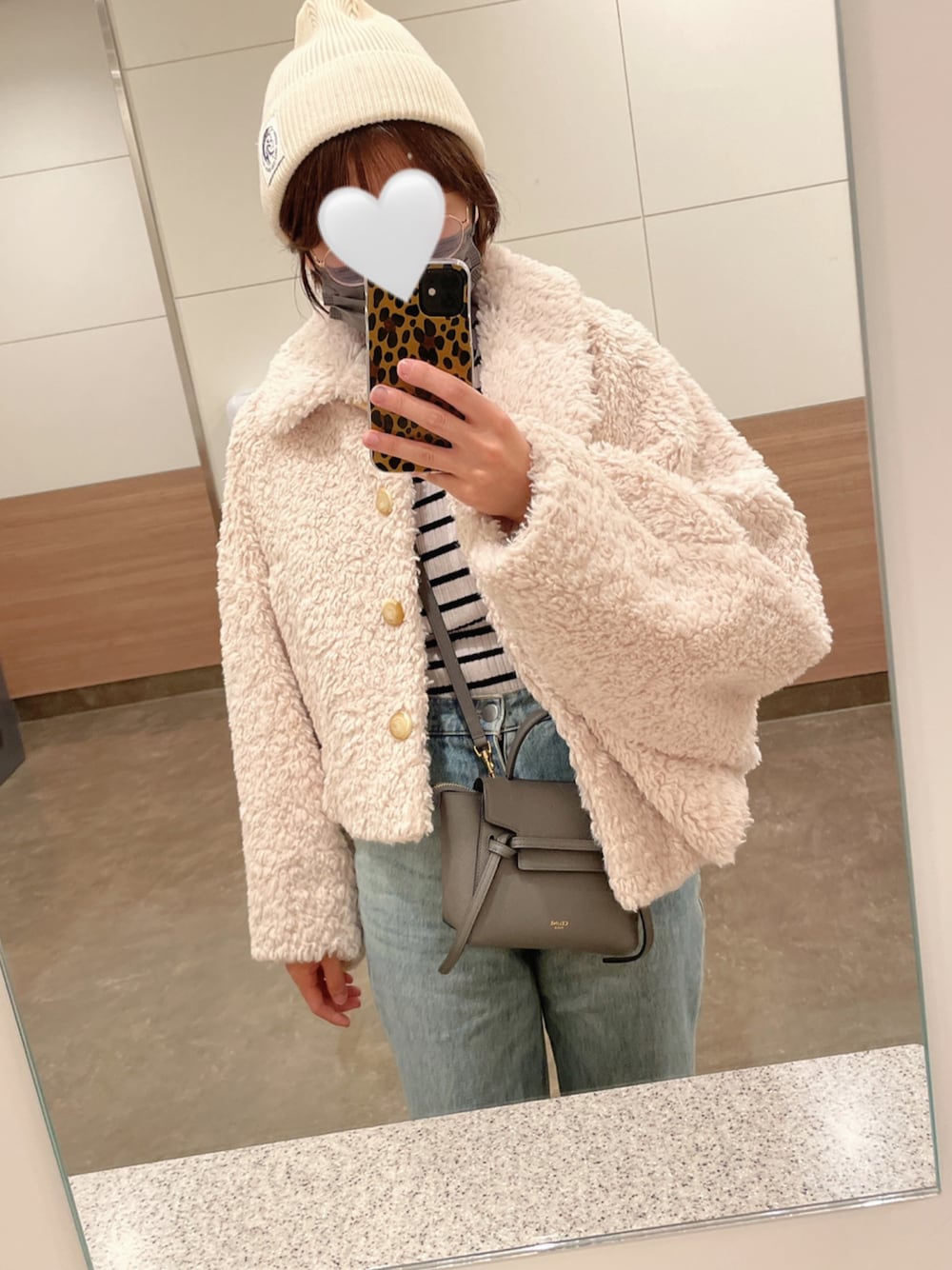 「シンプル、秋のコーデ、モノトーン、snidel、きれいめカジュアル、パンツスタイル、低身長、カジュアルコーデ、着回しコーデ、秋、低身長コーデ、今日のコーデ、大人かわいい、wearhalloween2021、SixTONES」｜「SNIDELのSustainableオーバーサイズボアコート（ブルゾン、ホワイト系）」を使った、うのちゃんさん（レディース・151cm）の秋コーディネートの1枚目の写真