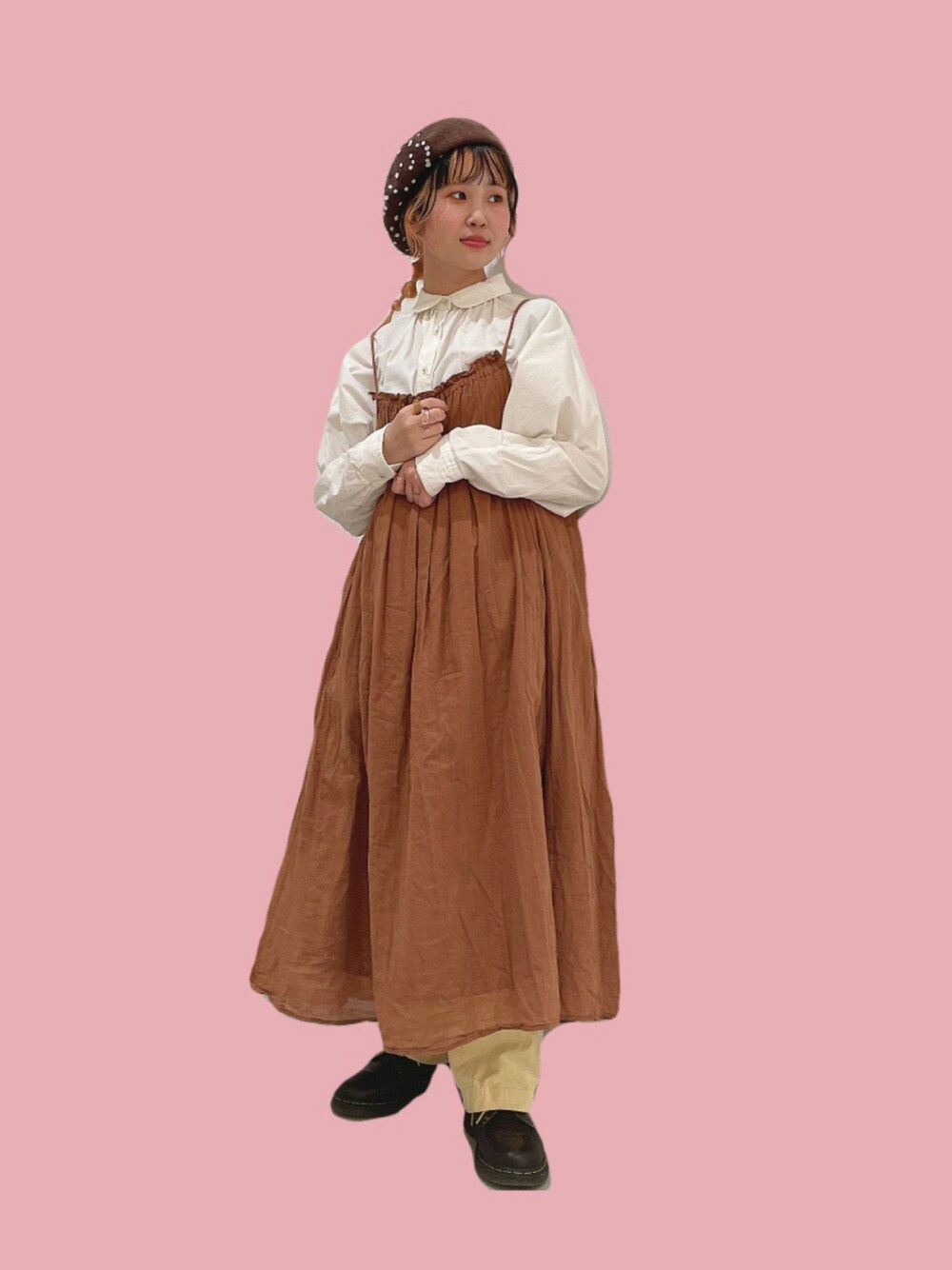 「ベレー帽、ワンピース、カラーパンツ、カオリノモリ、帽子、オーバーサイズ、ブラウン、低身長、カジュアルコーデ、秋コーデ、いいね、save、フォローお願いします🤑」｜「kaorinomoriの【asukaさん別注】カオリノモリ　ロマネコベレー（ハンチング/ベレー帽、ブラウン系）」を使った、なでぴさん（レディース・154cm）の秋コーディネートの1枚目の写真