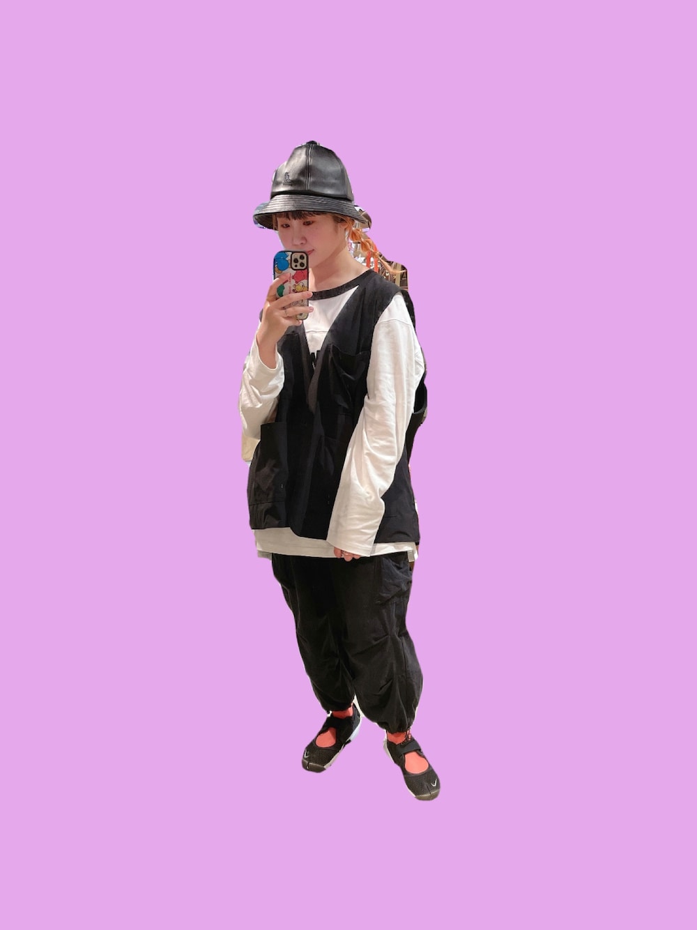 「だから秋服が好き、秋冬コーデ、秋コーデ、シンプル、モノトーン、帽子、カンゴール、KANGOL、黒、プチプラコーデ、低身長、いいね、save、フォローお願いします🤑、ストリート」｜「KANGOLのKANGOL SMU Faux Leather Casual（ハット、ブラック系）」を使った、なでぴさん（レディース・154cm）の秋コーディネートの1枚目の写真