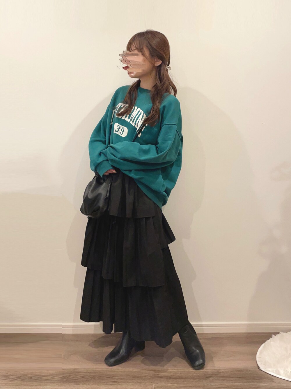 「秋服、おでかけコーデ、キレイめカジュアル、シンプル、シンプルスタイル、低身長、低身長コーデ、スウェット、プチプラ、ロングスカート」｜「CPCMの段々プリーツ360°スカート（スカート、ブラック系）」を使った、Reiさん（レディース・151cm）の秋コーディネートの1枚目の写真