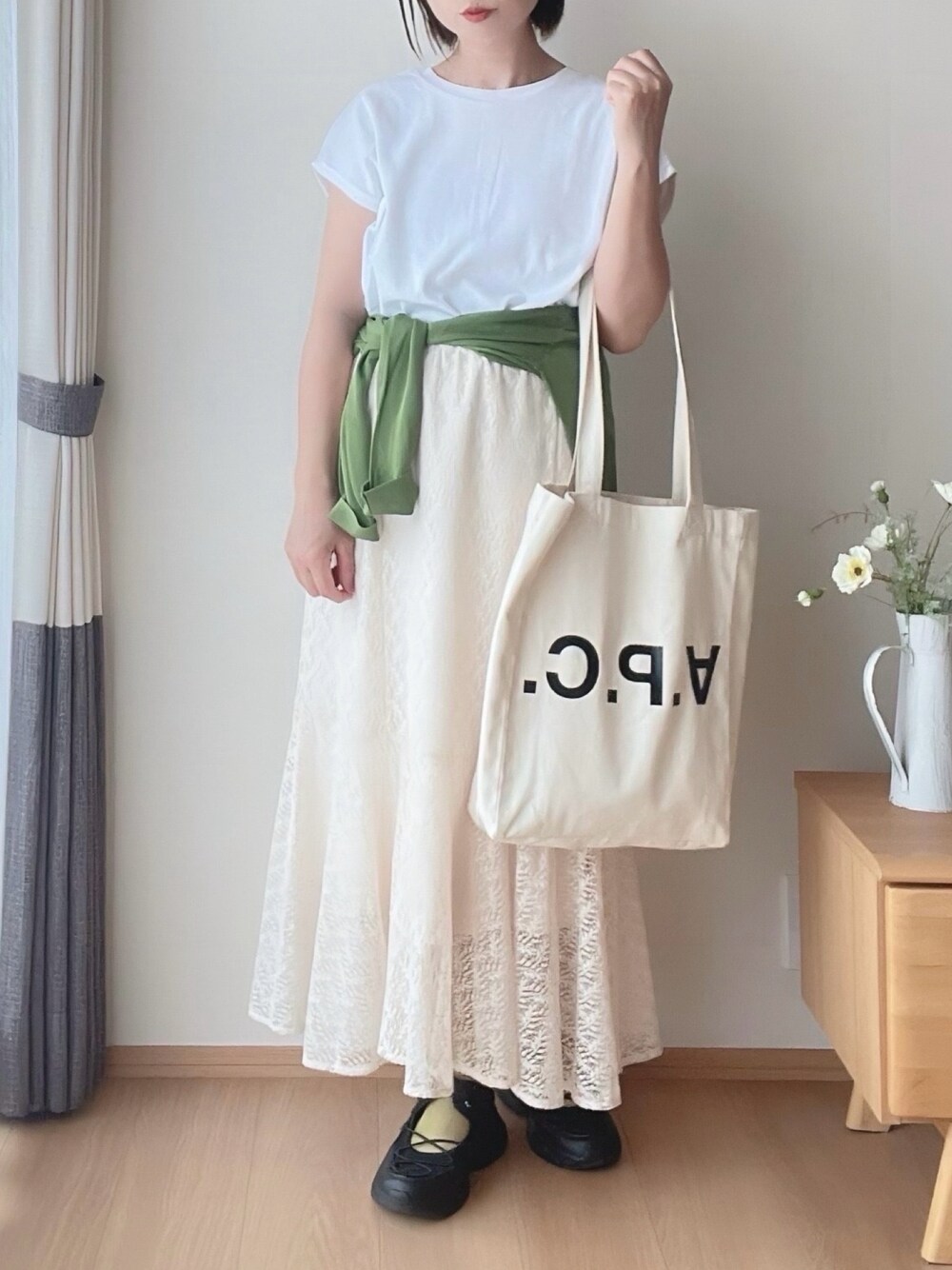 「ジーラ、GeeRA、プチプラコーデ、プチプラファッション、PR、フレンチスリーブ、大人可愛い」｜「GeeRAの綿100％2wayシルケットフレンチスリーブカットソー（Tシャツ/カットソー、ホワイト系）」を使った、hitomiさん（レディース・157cm）の夏コーディネートの1枚目の写真