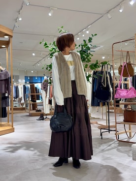 「Jena espace merveilleux（ジェナ　エスパスメルヴェイユ）の〈9/18インスタライブご紹介アイテム〉【季節の変わり目に活躍】ファーベスト　秋冬（ベスト、ベージュ系）」を使った、yoshi2316さん（レディース・159cm）の秋コーディネート