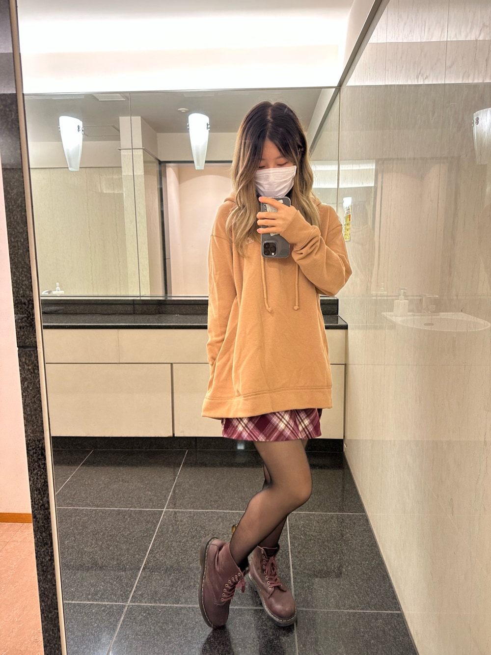 「秋服コーデ、学校私服」｜「Abercrombie&Fitchのアイテム（パーカー、オレンジ系）」を使った、じょきんさん（レディース・159cm）の秋コーディネートの1枚目の写真