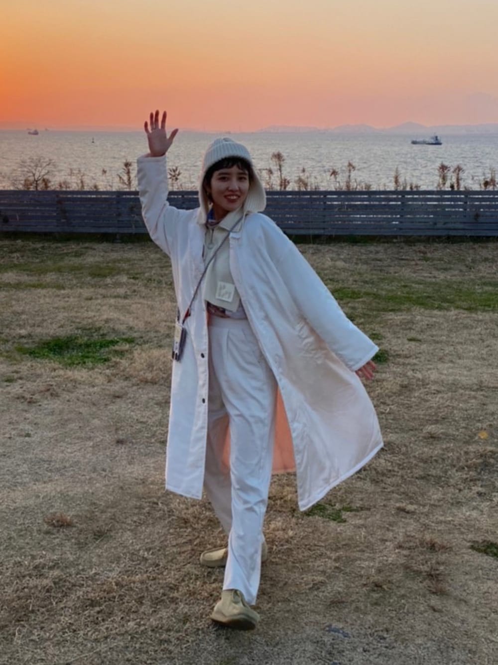 「冬コーデ、ホワイト、ootd、美容師、グランピング、おしゃれさんと繋がりたい、いいね、save、フォローお願いします🤑、シンプル」｜「Yarmoのアイテム（ジャケット/アウター、ホワイト系）」を使った、miyuさん（レディース・165cm）の冬コーディネートの1枚目の写真