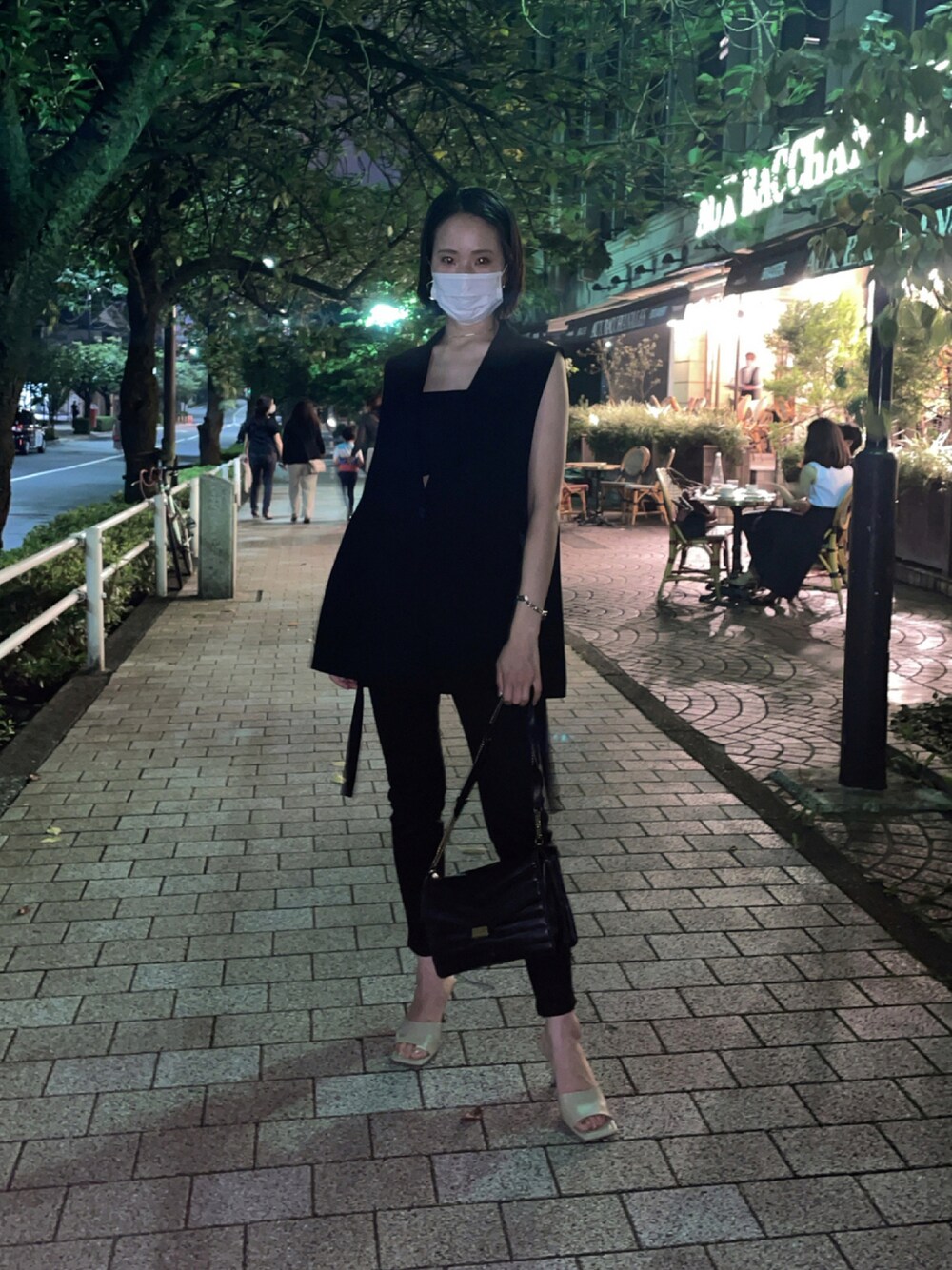 「パンツスタイル、キレイめ、オールブラック、ジャケット、ノースリーブ、大人コーデ、ZARA、ユニクロ、モノトーンコーデ、シンプルコーデ」｜「ZARAのアイテム（ジャケット/アウター、ブラック系）」を使った、hiroooooiさん（レディース・166cm）の夏コーディネートの1枚目の写真