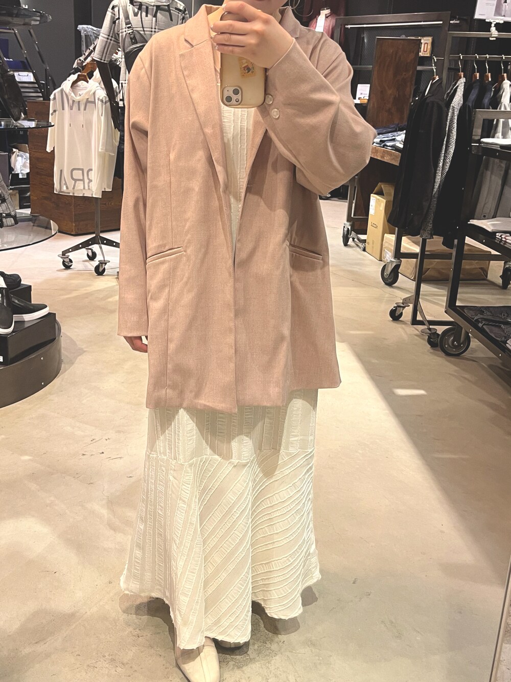 「春コーデ、春服、ジャケット、ワンピース、Kastane、kastane_ootd、ピンク、ホワイト、低身長、出勤コーデ、骨格ストレート」｜「Kastaneの【2023SSアイテム】カルゼテーラードジャケット（テーラードジャケット、ピンク系）」を使った、tomonaさん（レディース・153cm）の春コーディネートの1枚目の写真