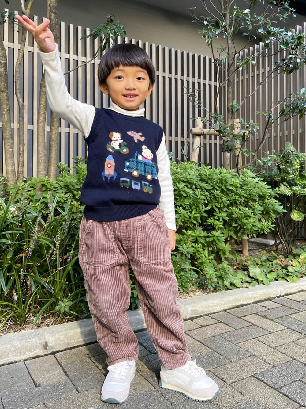 「タートルネック、秋コーデ、キッズファッション、おとこのこ、男の子、familiar、ZARA KIDS、ZARA、4歳、4歳男の子」｜「ZARAのアイテム（パンツ、ブラウン系）」を使った、kotaroさん（キッズ・100cm）の秋コーディネートの1枚目の写真
