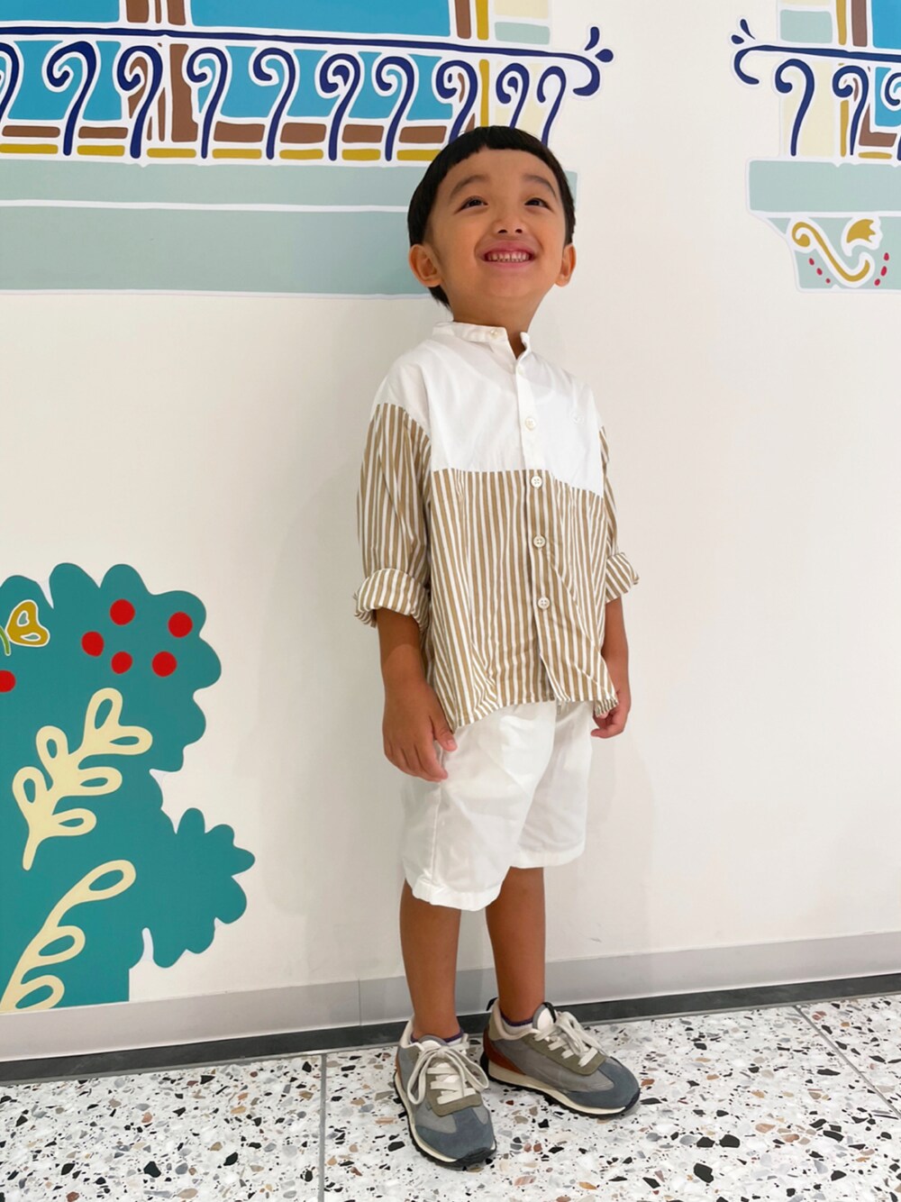 「秋コーデ、シャツスタイル、シャツ、ザラキッズ、ZARA KIDS、休日スタイル、男の子、おとこのこ、4歳、4歳男の子」｜「FITHのアイテム（シャツ/ブラウス、ベージュ系）」を使った、kotaroさん（キッズ・100cm）の秋コーディネートの1枚目の写真