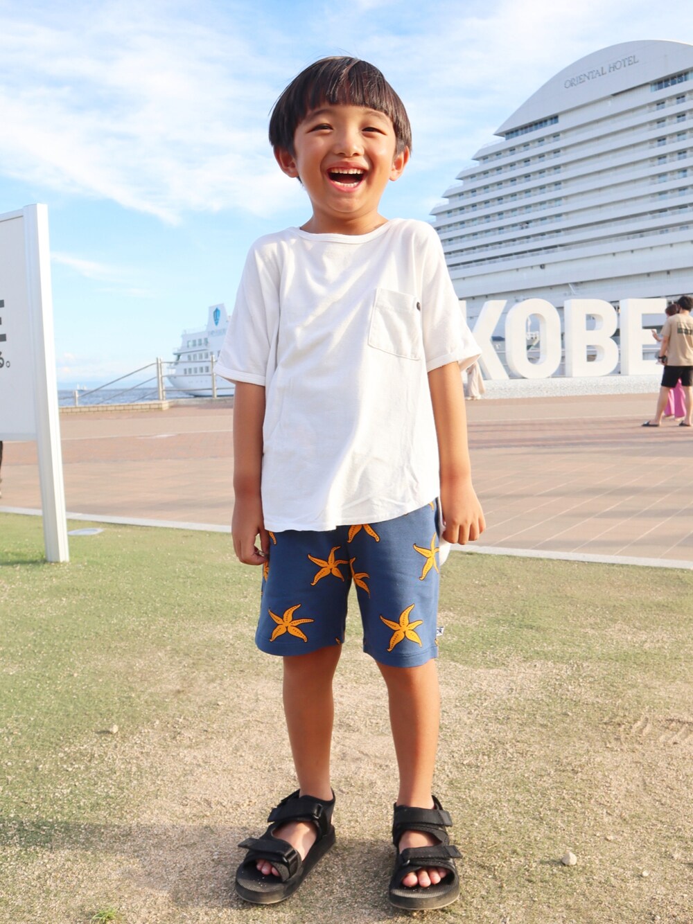 「真夏のアクティブスタイル、休日スタイル、男の子、キッズコーデ、シンプルコーデ、白Tシャツ、ハーフパンツ、CARLIJNQ、カーラインク、ZARA、ZARA KIDS、ZARAコーデ、5歳、5歳男の子」｜「FITHのアイテム（Tシャツ/カットソー、ホワイト系）」を使った、kotaroさん（キッズ・100cm）の夏コーディネートの1枚目の写真
