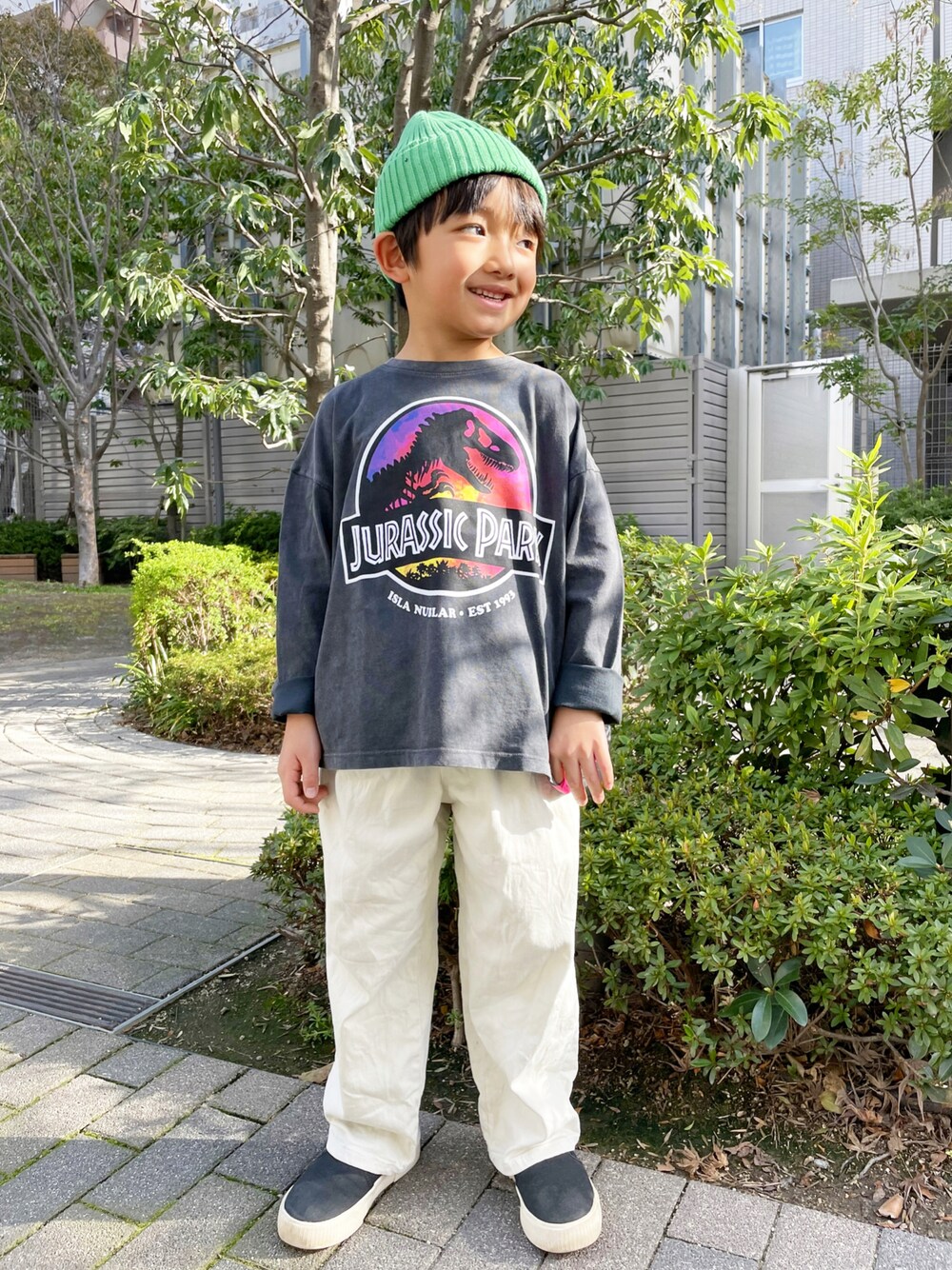 「春服デビュー宣言、春コーデ、休日スタイル、キッズファッション、カジュアル、ニット帽、スリッポン、ZARA、ZARA KIDS、ZARAコーデ、6歳、6歳男の子」｜「ZARAのアイテム（パンツ、ホワイト系）」を使った、kotaroさん（キッズ・100cm）の春コーディネートの1枚目の写真