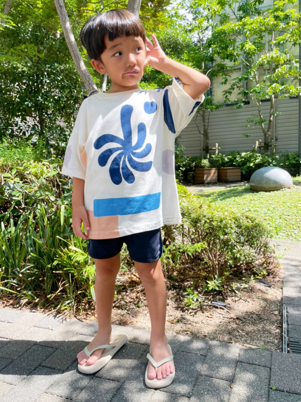 「夏だ！Tシャツ着よう！、夏、夏コーデ、夏のセールで買いました、ティーシャツ、ビッグシルエット、ビッグT、シンプルコーデ、休日スタイル、ビーチサンダル、ZARA、ZARAコーデ、ZARA KIDS、5歳、5歳男の子」｜「ZARAのアイテム（Tシャツ/カットソー、ベージュ系）」を使った、kotaroさん（キッズ・100cm）の夏コーディネートの1枚目の写真