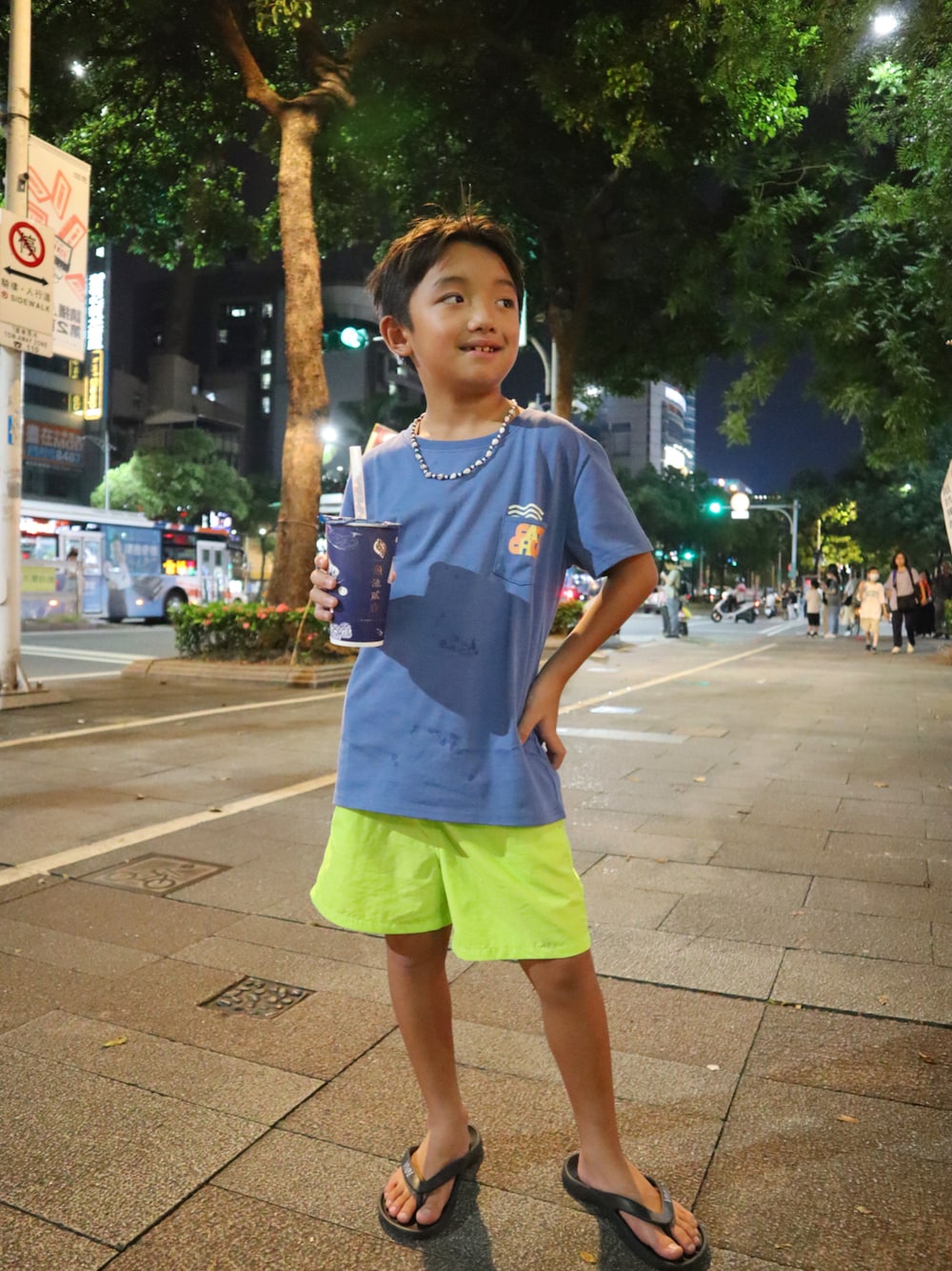 「ロゴT、スポーツミックス、キッズファッション、夏だ！Tシャツ着よう！、夏、夏コーデ、ケチャップ、Catchup、旅行コーデ、旅行、カラーコーデ、8歳、8歳男の子」｜「Catchupの【Catchup】“VACANCES” Tシャツ（Tシャツ/カットソー、ブルー系）」を使った、kotaroさん（キッズ・123cm）の夏コーディネートの1枚目の写真