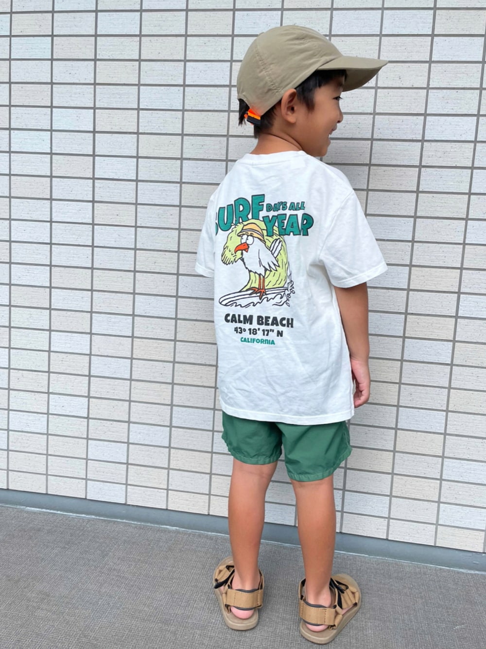 「夏だ！Tシャツ着よう！、夏コーデ、キッズコーデ、キッズファッション、キッズ、kids、ZARA、4歳、4歳男の子、サンダル」｜「ZARAのアイテム（Tシャツ/カットソー、ホワイト系）」を使った、kotaroさん（キッズ・100cm）の夏コーディネートの1枚目の写真