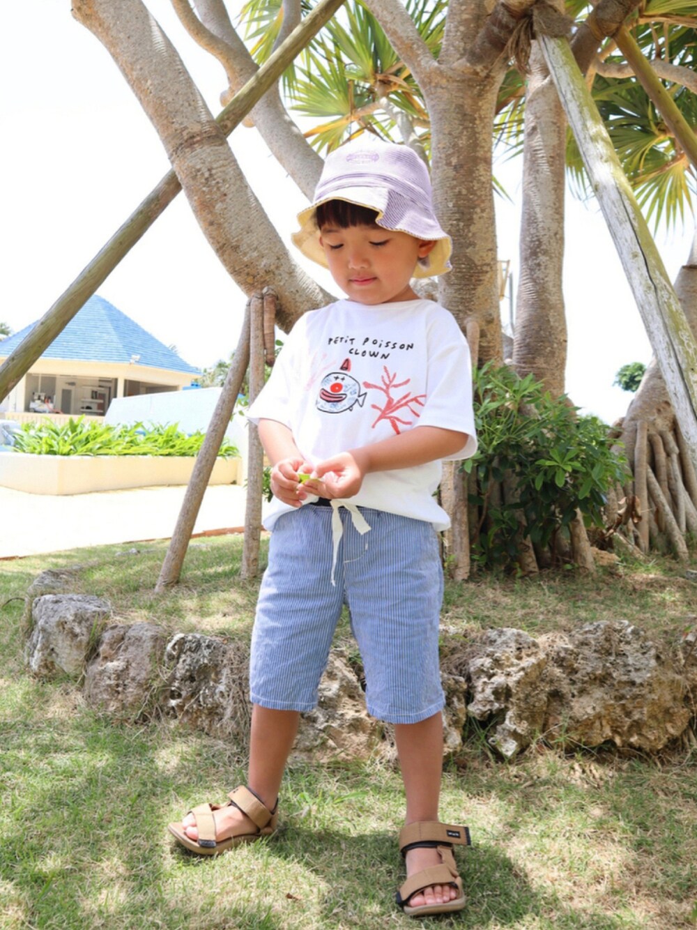 「夏だ！Tシャツ着よう！、夏コーデ、夏、キッズコーデ、キッズファッション、キッズ、kids、プチバトー、4歳、4歳男の子」｜「FITHのアイテム（サンダル、ベージュ系）」を使った、kotaroさん（キッズ・90cm）の夏コーディネートの1枚目の写真