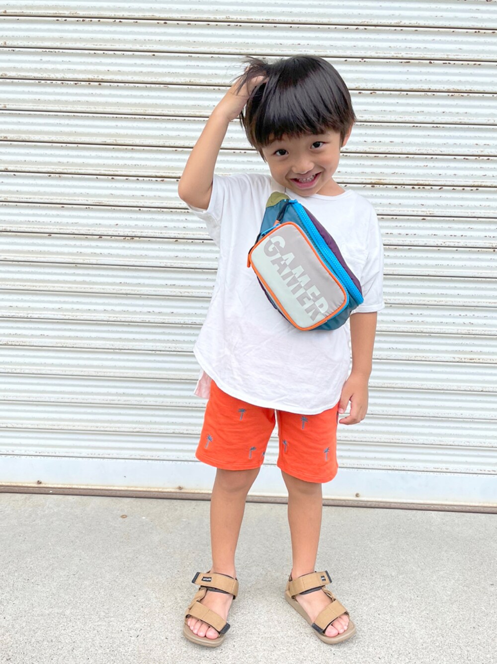 「夏だ！Tシャツ着よう！、シンプルコーデ、たすき掛け、ウエストポーチ、ZARA、ZARA KIDS、ステラマッカートニー、スポーツサンダル、4歳、4歳男の子」｜「ZARAのアイテム（バッグ、その他）」を使った、kotaroさん（キッズ・100cm）の夏コーディネートの1枚目の写真