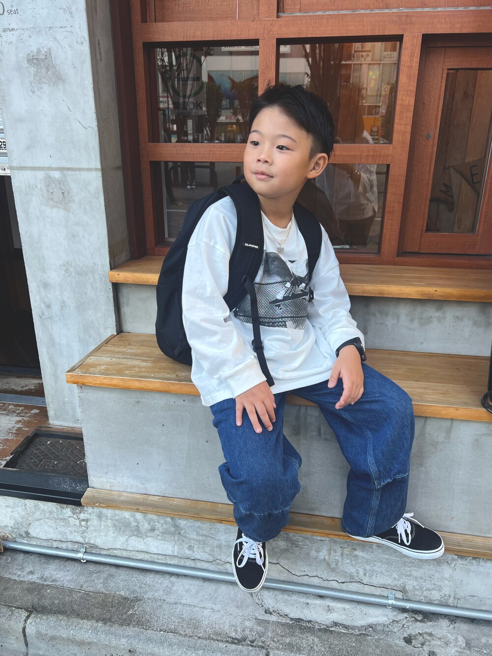 「シンプルコーデ、おしゃれさんと繋がりたい、デニム、男の子コーデ」｜「ZARA KIDSのアイテム（デニムパンツ、ブルー系）」を使った、®️uiさん（キッズ・130cm）の秋コーディネートの1枚目の写真