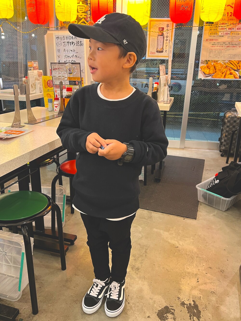 「モノトーン、リバースウィーブ」｜「ChampionのChampion:REVERSE WEAVE/リバースウィーブ スウェット KIDS（スウェット、ブラック系）」を使った、®️uiさん（キッズ・120cm）の秋コーディネートの1枚目の写真