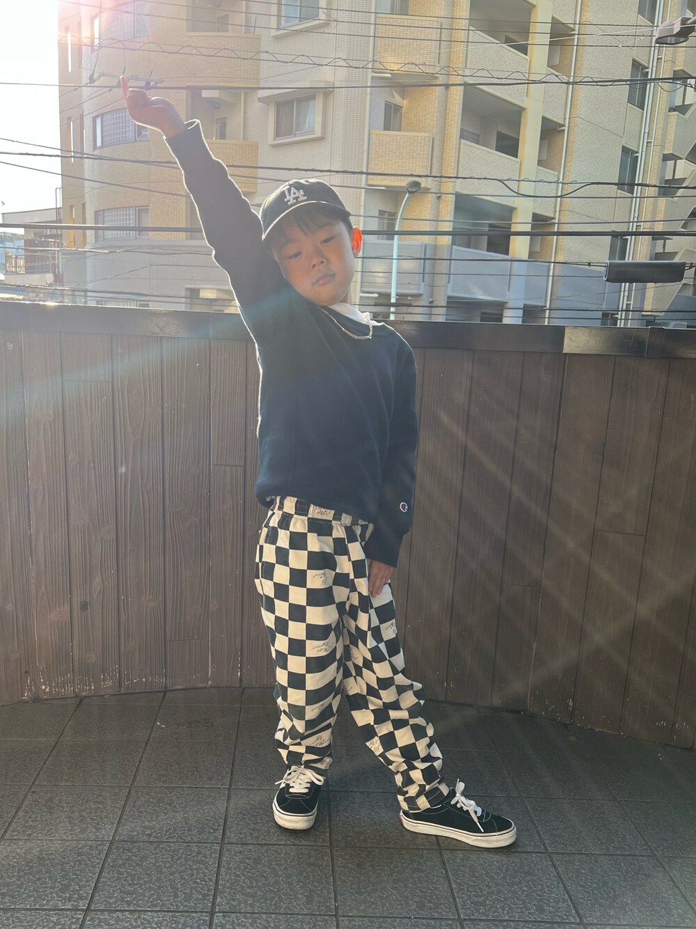 「キッズファッション、シンプルコーデ、男の子」｜「MARKEY'Sのアイテム（パンツ、ブラック系）」を使った、®️uiさん（キッズ・120cm）の冬コーディネートの1枚目の写真