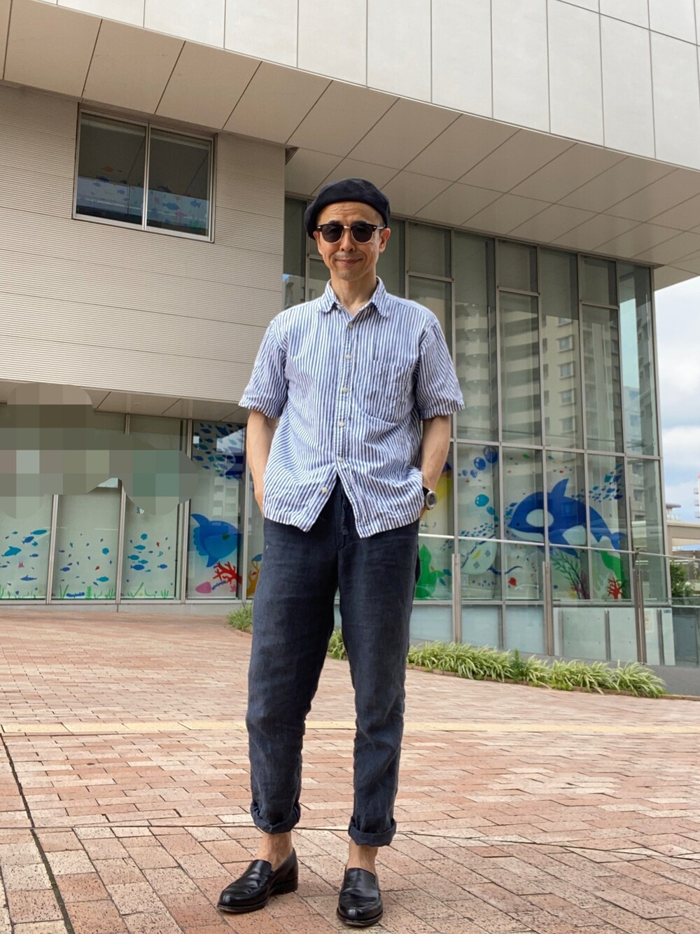 「リネン混シャツ、リネンイージーパンツ、ストライプシャツ、ブルートーン、バンプローファー、ペーパーベレー」｜「無印良品のアイテム（その他パンツ、ブルー系）」を使った、Paulさん（メンズ・171cm）の夏コーディネートの1枚目の写真