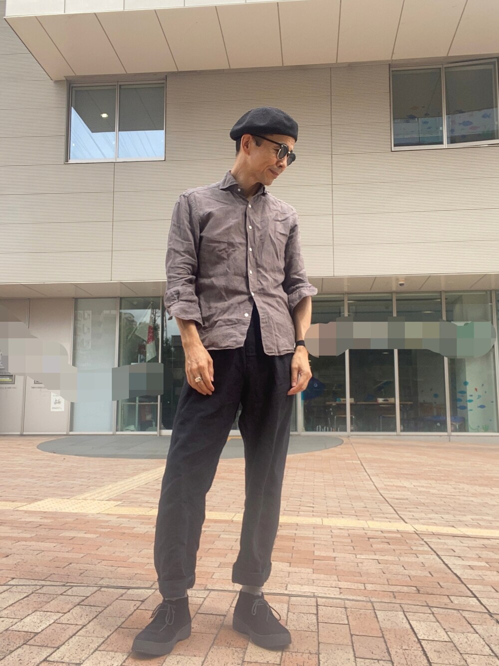 「リネンイージーパンツ、リネンシャツ、ペーパーベレー」｜「MARGARET HOWELLのLINEN PLAIN WEAVE 2021年5月購入（その他パンツ、ブルー系）」を使った、Paulさん（メンズ・171cm）の秋コーディネートの1枚目の写真