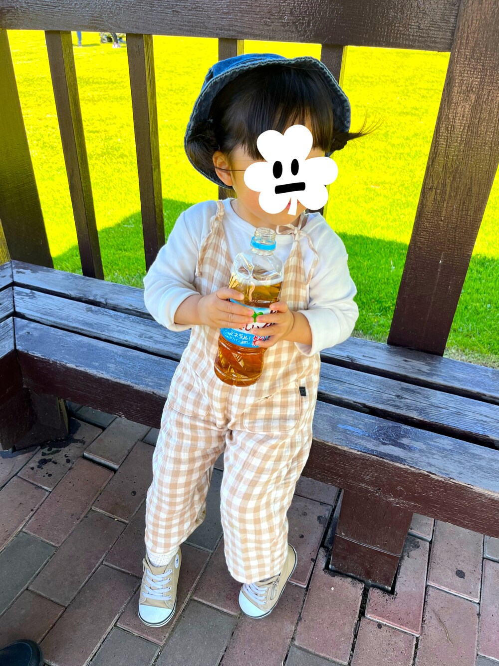 「Birthdayのアイテム（オールインワン・サロペット、ベージュ系）」を使った、ta-naさん（キッズ・90cm）の夏コーディネートの1枚目の写真