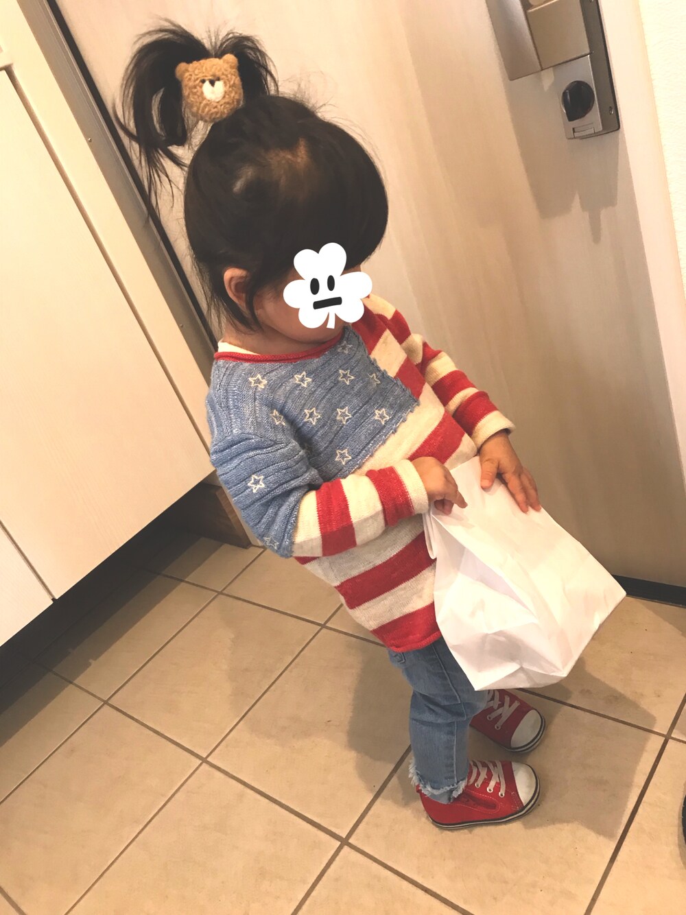 「CONVERSEのCONVERSE コンバース ベイビー オール スター N Z / BABY ALL STAR N Z（スニーカー、レッド系）」を使った、ta-naさん（キッズ・80cm）の秋コーディネートの1枚目の写真