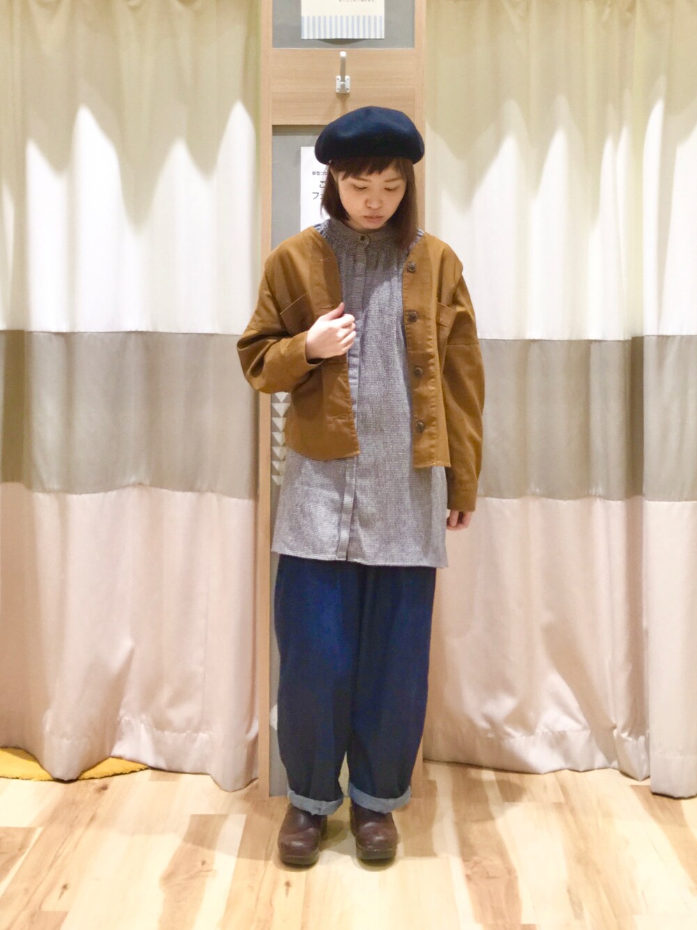 「Samansa Mos2、SM2、サマンサ モスモス(Samansa Mos2)、秋のコーデ、シンプルコーデ、ナチュラルコーデ、デニム、ドルマンジャケット、チュニック、ベレー帽、ゆるコーデ」｜「Samansa Mos2のデニムベーグルパンツ（デニムパンツ、ブルー系）」を使った、akane さん（レディース・160cm）の秋コーディネートの1枚目の写真