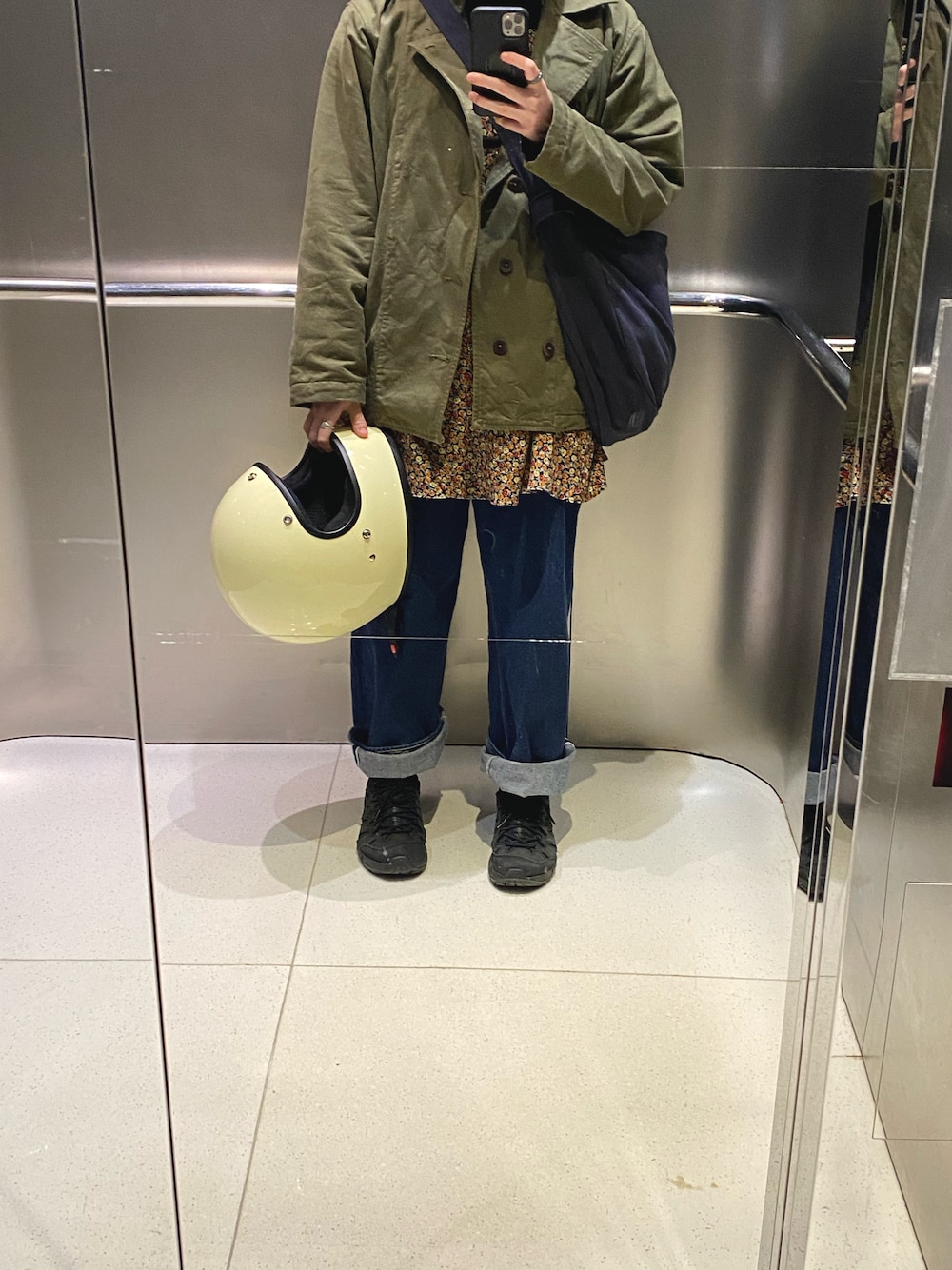「CLASKA Gallery & Shop "DO"のアイテム（バッグ、ブルー系）」を使った、Cynthia Mokさん（レディース・160cm）の冬コーディネートの1枚目の写真