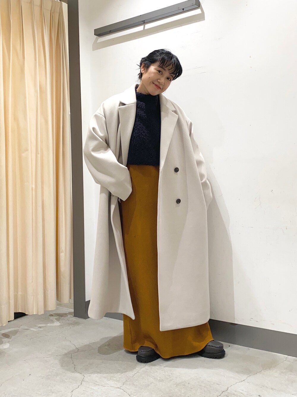 「クリスマスに着たい服、大人カジュアル、ゆるコーデ、キレイめ、デートスタイル（WOMEN）、マイベストコーデ2021、低身長、KBF、大人かわいい、ロングコート」｜「KBFのダブルチェスターコート（チェスターコート、グレー系）」を使った、IMOKOさん（レディース・148cm）の冬コーディネートの1枚目の写真