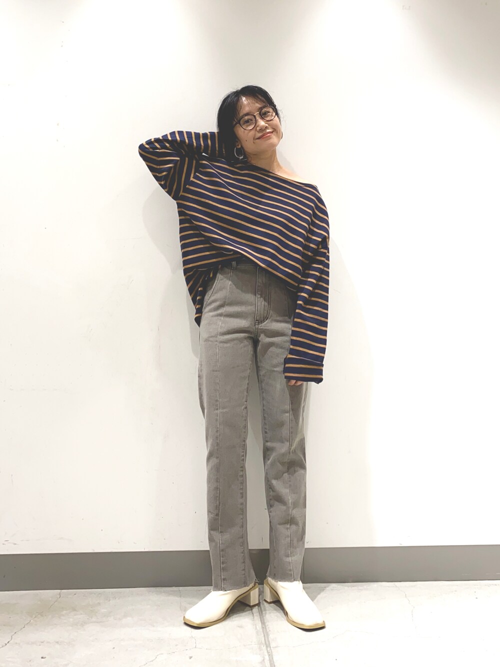 「ボーダー、デニム、スキニーデニム、ラフ、ブーツ、パンツスタイル、秋冬コーデ、オトナカジュアル、低身長コーデ、KBF」｜「KBFのilli　ボーダーバスクTシャツ（Tシャツ/カットソー、イエロー系）」を使った、IMOKOさん（レディース・148cm）の秋コーディネートの1枚目の写真