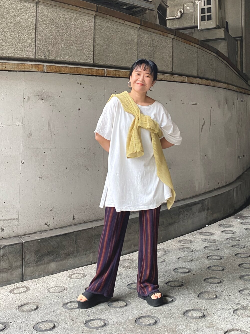 「ジャケット、COOLなこのコが仲間入り、リブニット、オトナカジュアル、夏、夏コーデ、休日コーデ、低身長コーデ、厚底サンダル、KBF」｜「KBFのBIG BIG Tシャツ（Tシャツ/カットソー、ホワイト系）」を使った、IMOKOさん（レディース・148cm）の夏コーディネートの1枚目の写真