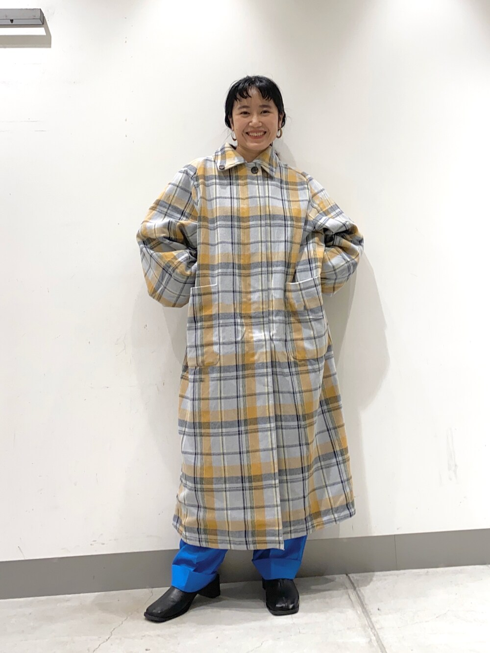 「チェック、コート、ブーツ、ロングコート、カラーパンツ、低身長、KBF、ビッグシルエット、ショートブーツ、ラフ」｜「KBFのリバーシブルバルカラーコート（ステンカラーコート、ベージュ系）」を使った、IMOKOさん（レディース・148cm）の秋コーディネートの1枚目の写真