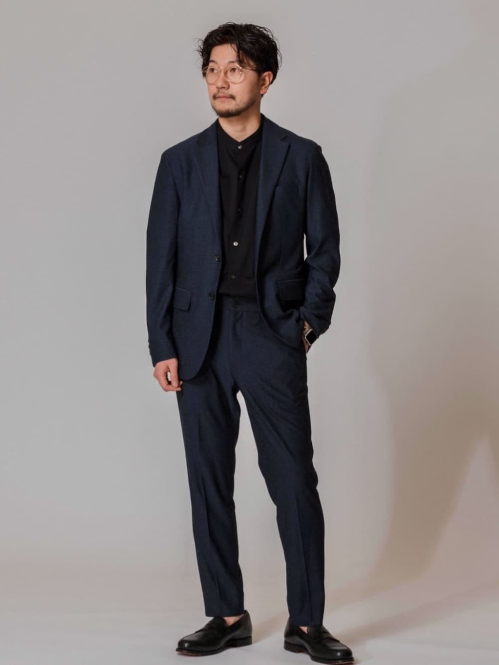 「ジャケット、LACOSTE、休日スタイル、イージーパンツ、ポロシャツ、きれいめカジュアル、通勤コーデ、オフィスカジュアル、スーツスタイル、メンズコーデ」｜「EDIFICEのドライ バスケット 2Bジャケット【セットアップ着用可】（その他アウター、ブルー系）」を使った、EDIFICE OFFICIALさん（メンズ・170cm）の春コーディネートの1枚目の写真