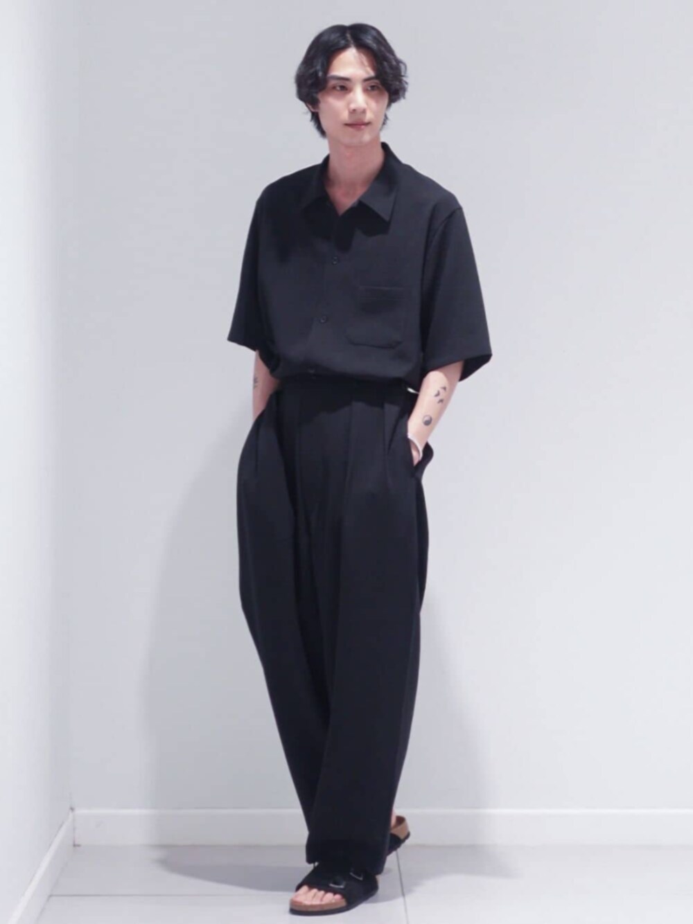 T/E(ティー/イー) M-52 ワイドトラウザーを使った人気ファッション