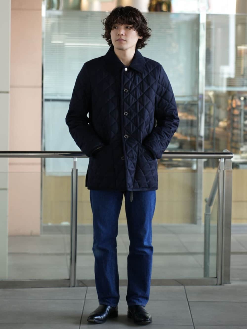 「冬コーデ、大人カジュアル、MACKINTOSH、キレイめ、お出かけコーデ、きれいめカジュアル、シンプルコーデ、メンズファッション、オトナカジュアル」｜「MackintoshのMACKINTOSH(マッキントッシュ) 別注 WAVERLY/ウェーヴァリー ウール（その他アウター、ブルー系）」を使った、EDIFICE OFFICIALさん（メンズ・169cm）の冬コーディネートの1枚目の写真