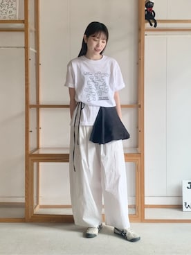 「I am I in fact...（アイアムアイインファクト）のSUSIE PANTS（その他パンツ、ホワイト系）」を使った、アトリエドゥサボンさん（レディース・153cm）の春コーディネート