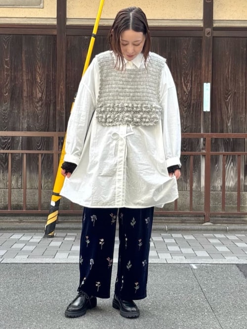 秋の草花　ベロア刺繍パンツ